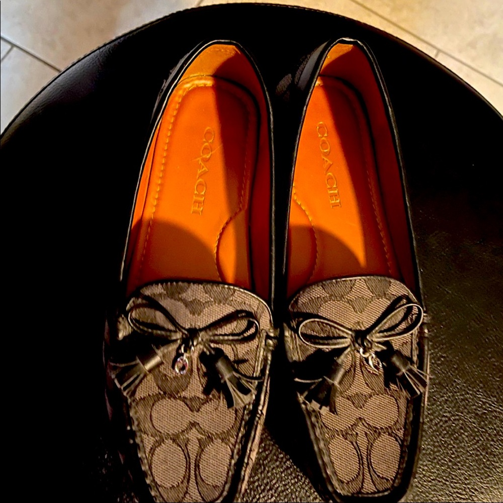 Super cute and comfortable Coach loafers 8B, great for work & play 😊